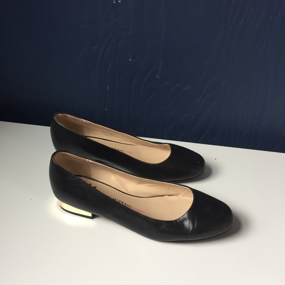 Issac Mizrahi Live 5.5 Black flats Gold Heel
